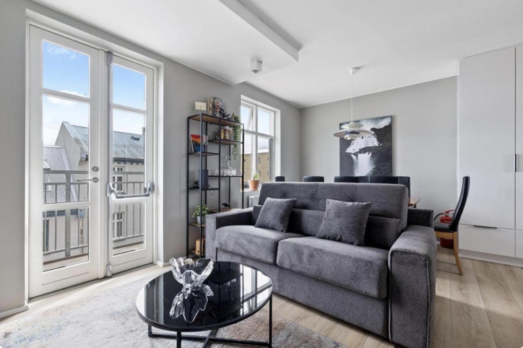 Cheerful Down Town Apartment Reykjavík Dış mekan fotoğraf