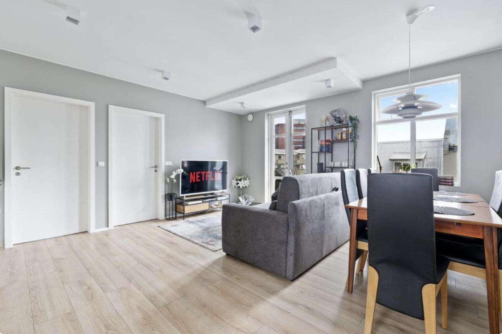 Cheerful Down Town Apartment Reykjavík Dış mekan fotoğraf